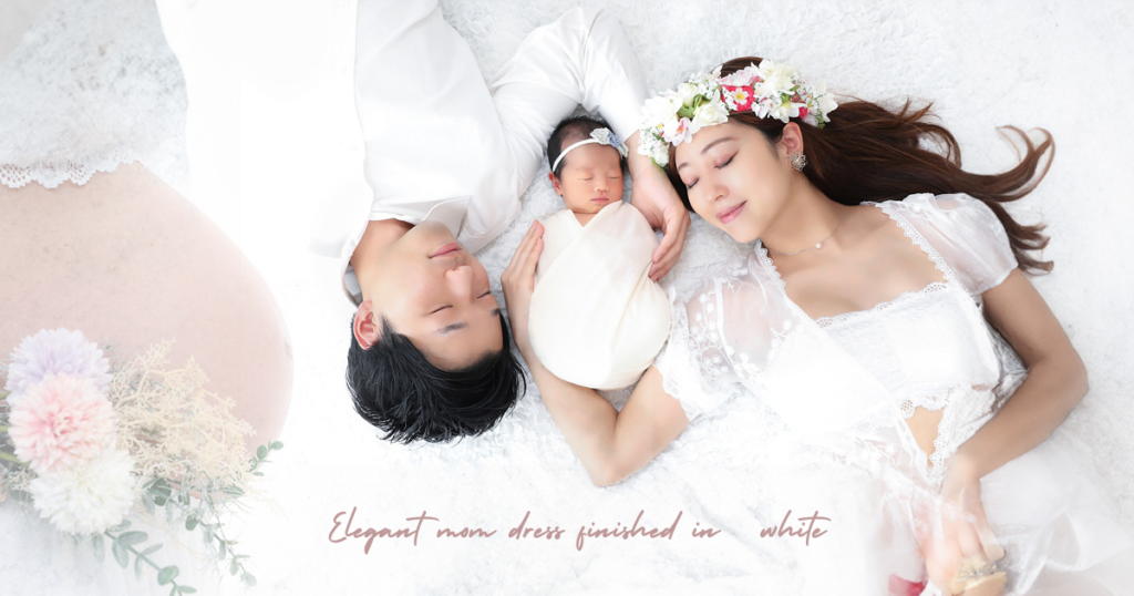 白基調で撮る上品なニューボーンフォト　コラージュ写真
